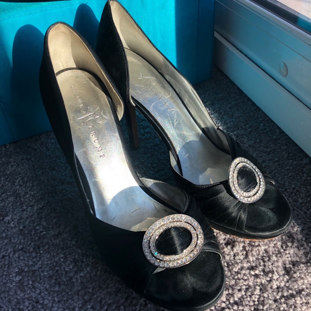 Ivanka Trump black dress high heel shoes. Size 9